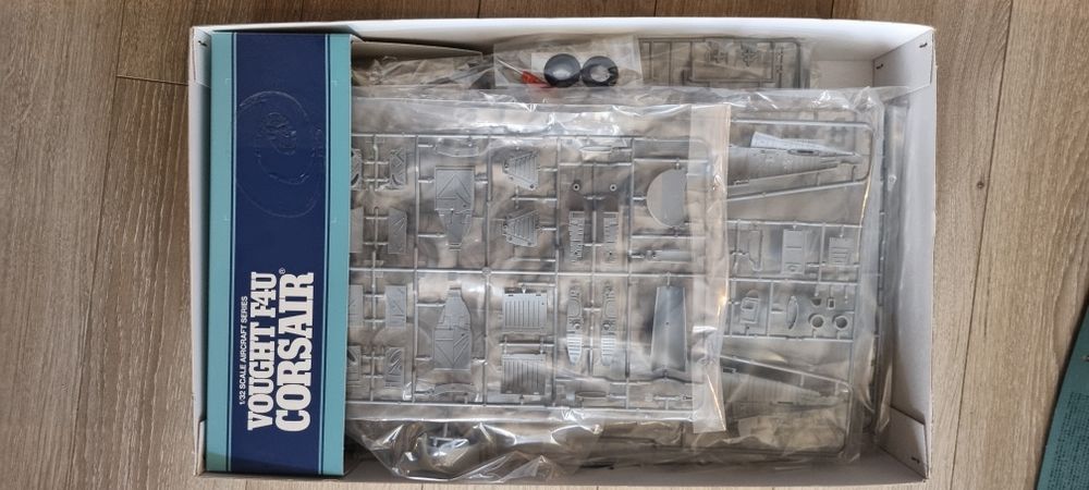 Model F4U Corsair Tamiya