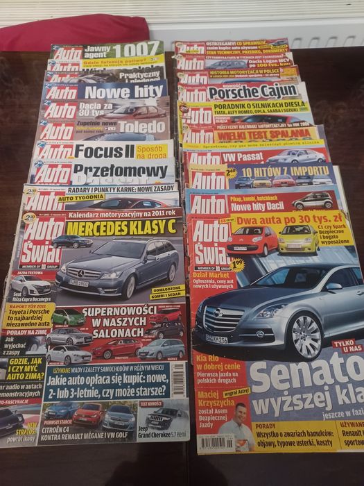 Zestaw czasopism Auto Świat  z lat 2004 do 2010