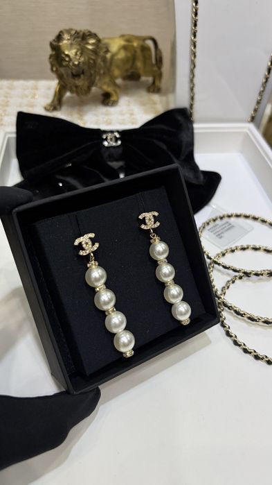 CHANEL® Luksusowe perły CC® kolczyki ekskluzywna biżuteria