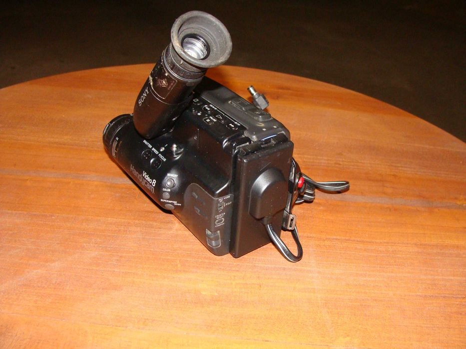 Máquina de Filmar Cassetes - Sony Video 8 - HandyCam
