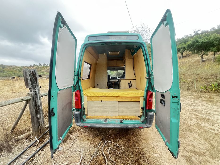 Autocaravana para colocar em espaco privado