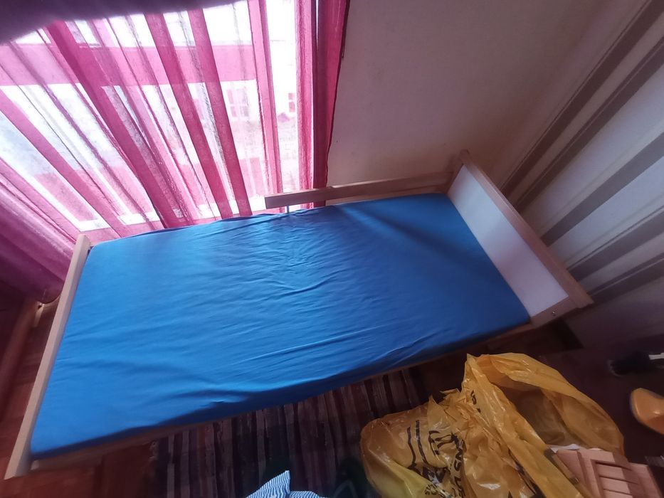 Cama de criança praticamente nova