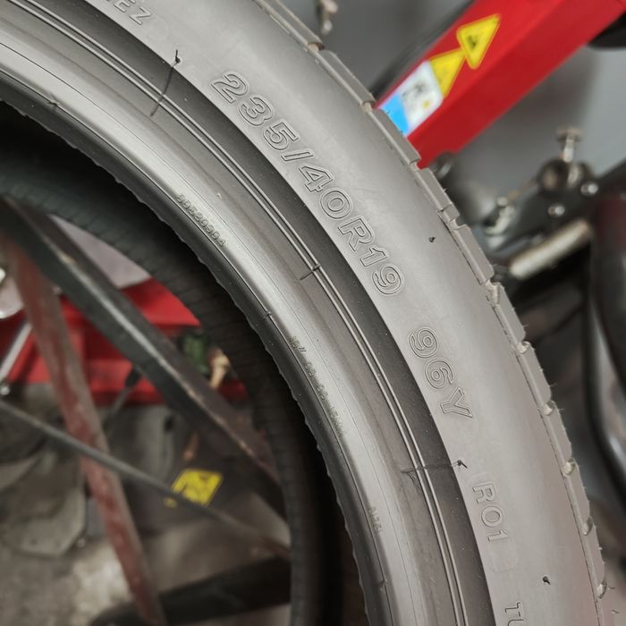 235/40/19 XL Sprzedam oponę Bridgestone Potenza