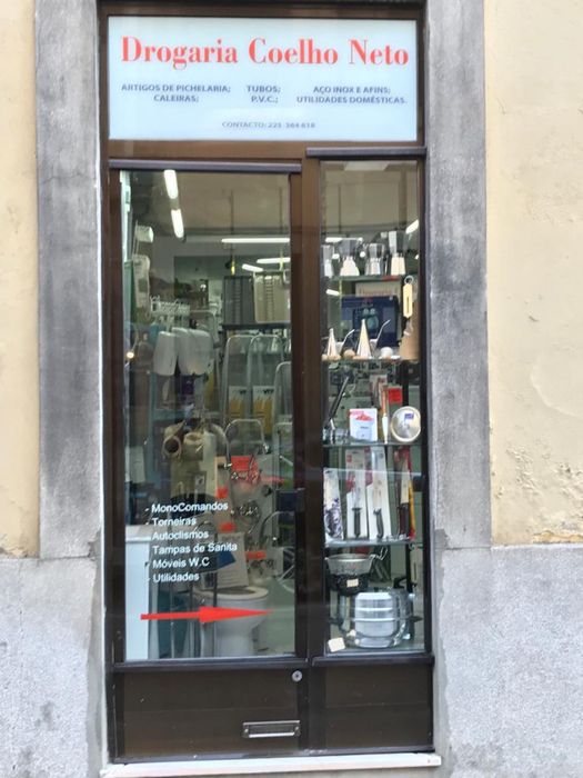 Drogaria Coelho Neto – Trespasse Completo | Negócio Tradicional com Clientela Fixa
