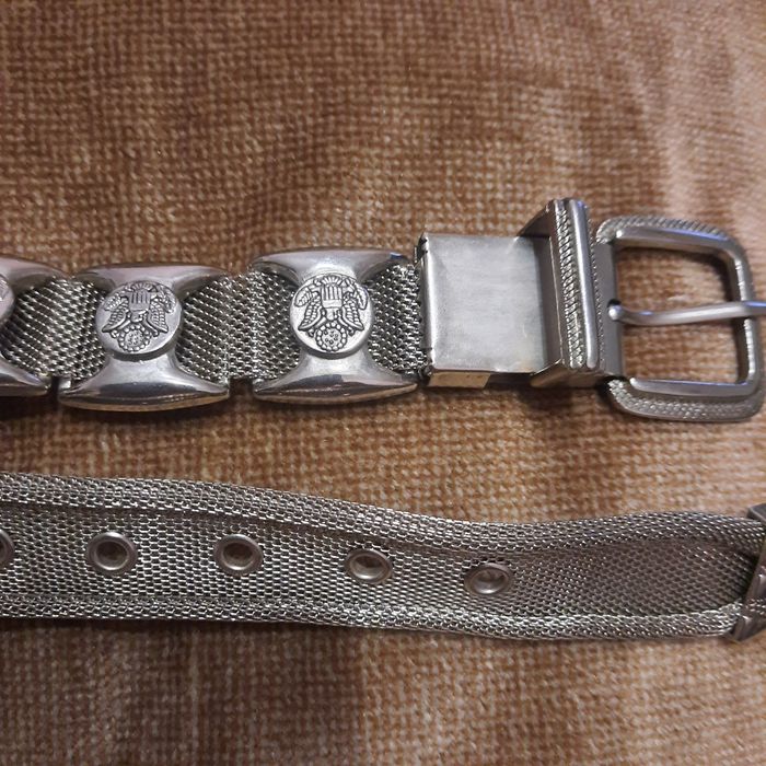 Металлический пояс.