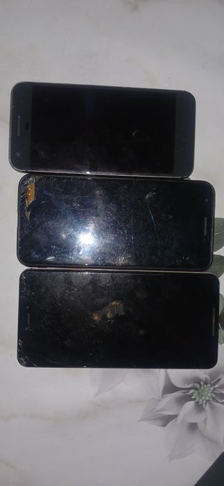 Продам три пікселя на деталі 2 бити а один акб мертвий перший.