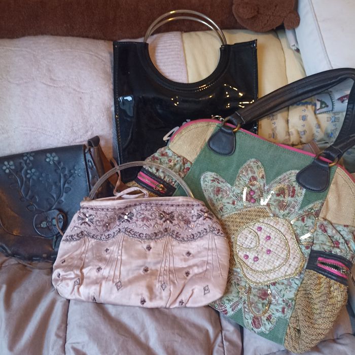 Лот сумок , від вечірньої до повсякденної.