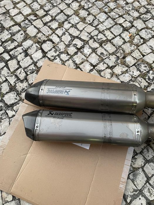 Escapes Akrapović para FJR 1300