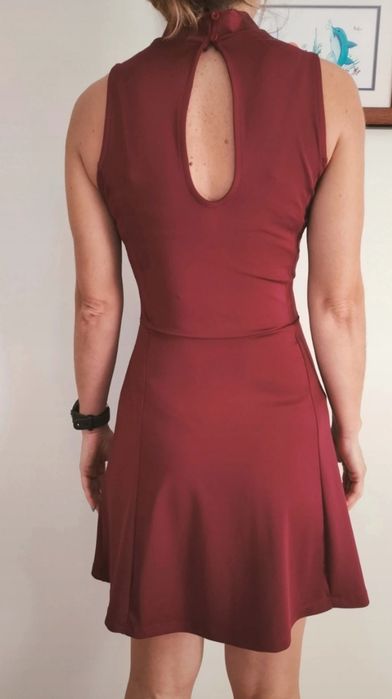 Vestido bordôt manga a cava Lefties