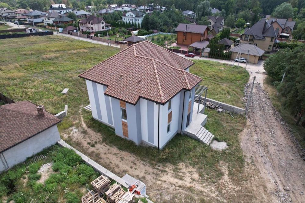 Продаж будинку  261 м2 , Лесники, р-н Стежки, є укриття