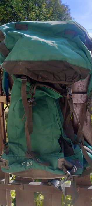 Plecak turystyczny z wbudowanym stelażem