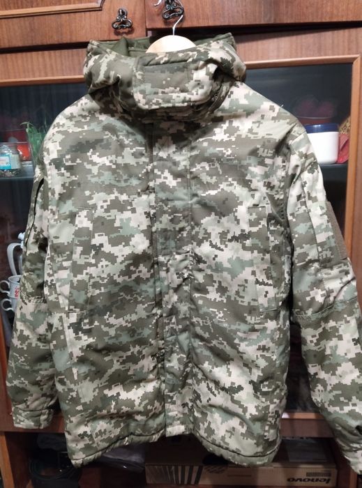 Військова куртка для чоловіка.