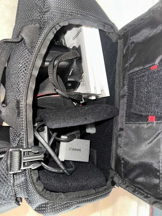 Canon EOS 1300D com lente EFS 18-55mm