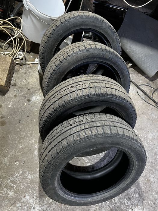 Зимняя резина бриджстоун 215/55/17 год 2019