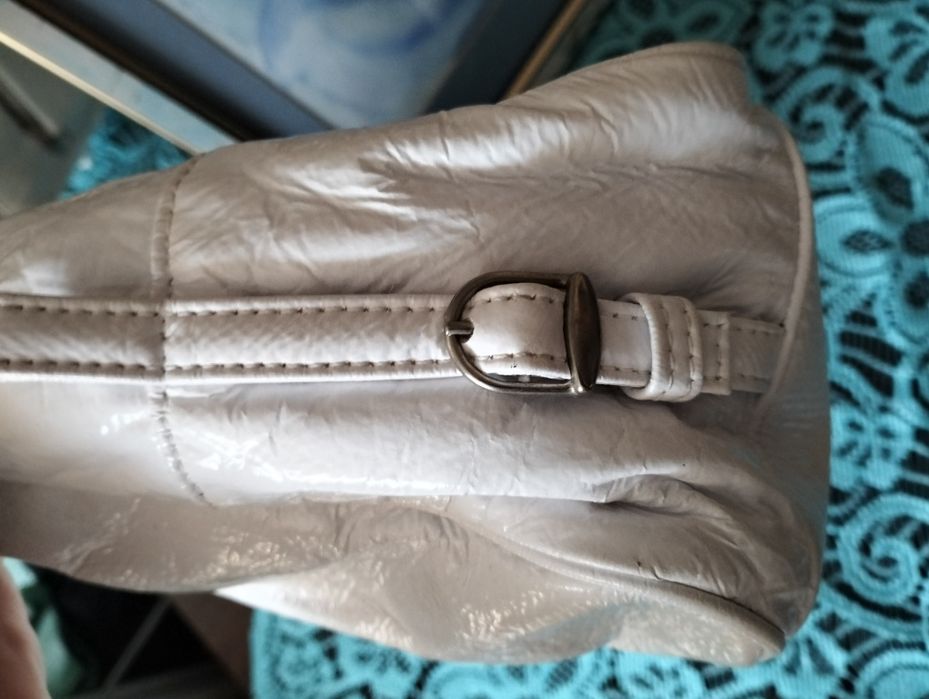 Biała torebka na ramię; Karen; 21 x 30 x 11cm