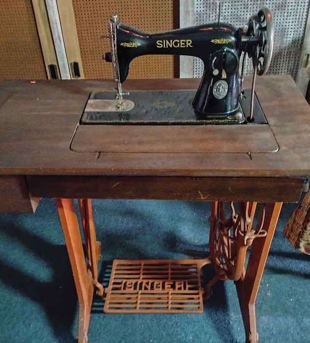 Maquina de Costura Singer (muito antiga)