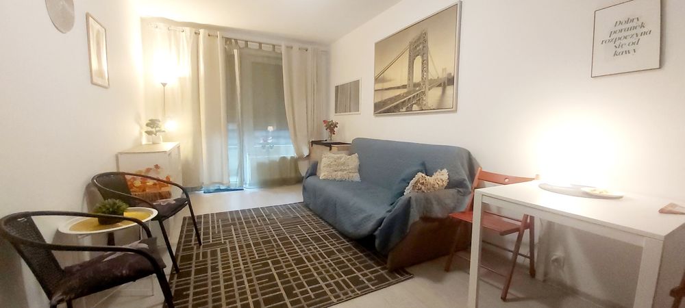 2 pokojowe mieszkanie  z balkonem i dużą łazienką; dla 2-3 osòb; dobry dojazd do Centrum. 400m do przystanku MPK. Wolne od zaraz.