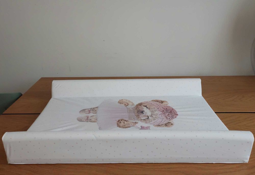 Przewijak twardy z miękkim poszyciem 50x80 cm w bardzo dobrym stanie