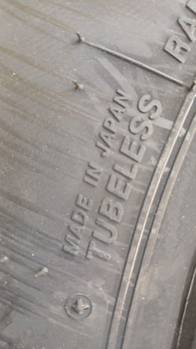 235 75 15 Bridgestone Blizzak DM-V 2