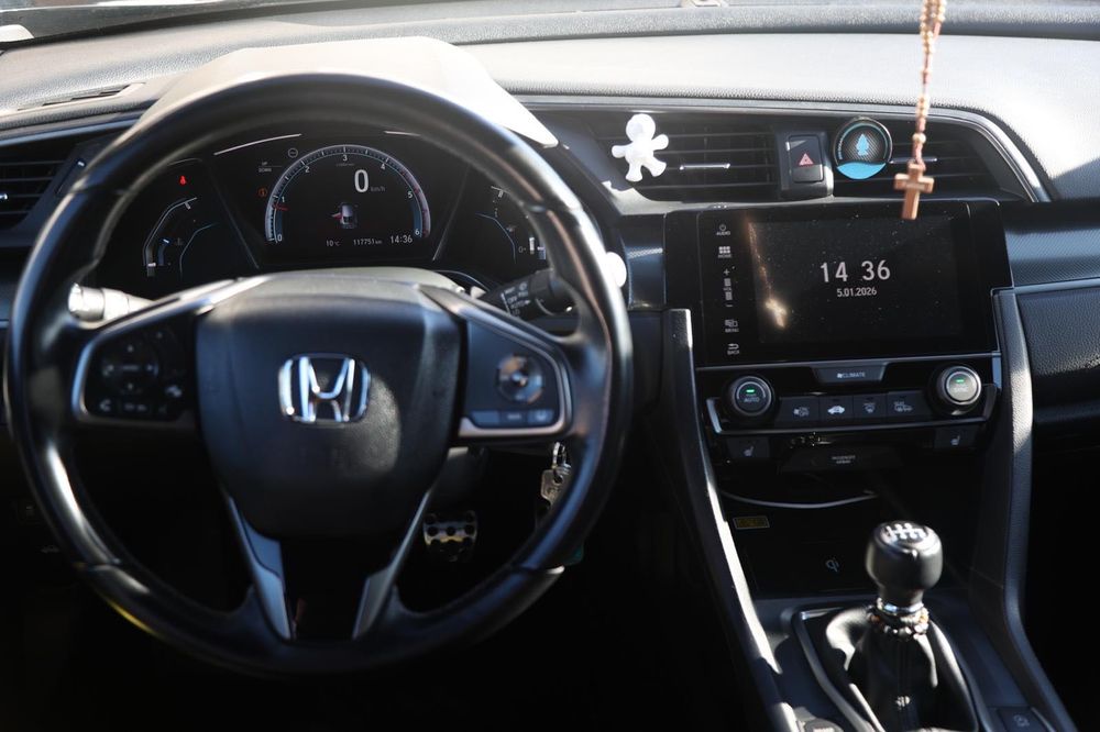 • Honda Civic 1.6 i-DTEC