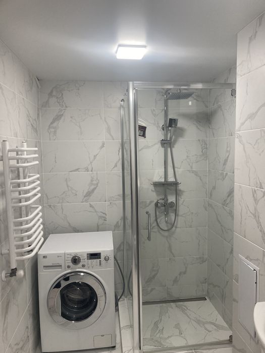 Здається трьохкімнатна в тихому центрі  з гаражем.