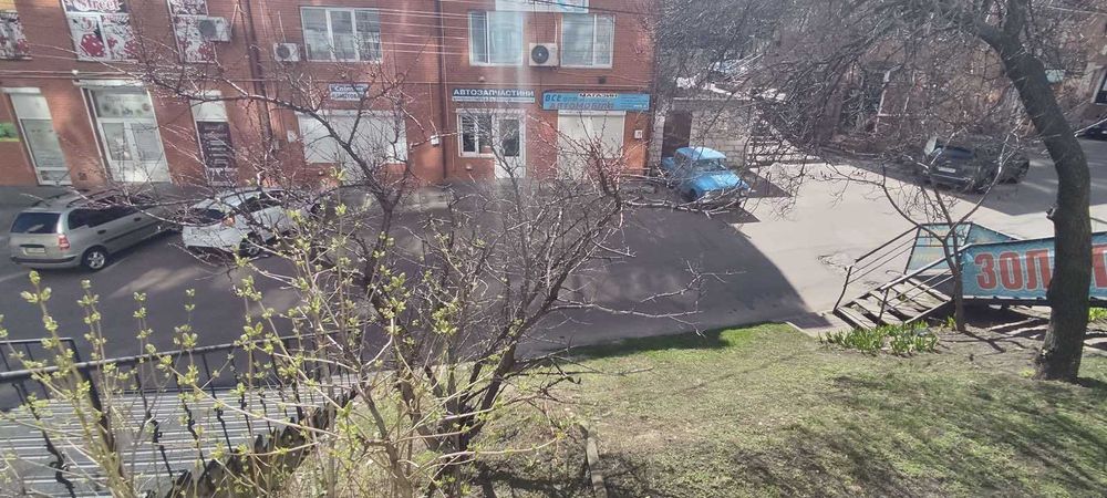 Продаж 3-кімнатної квартири (можливо під бізнес) — м. Обухів