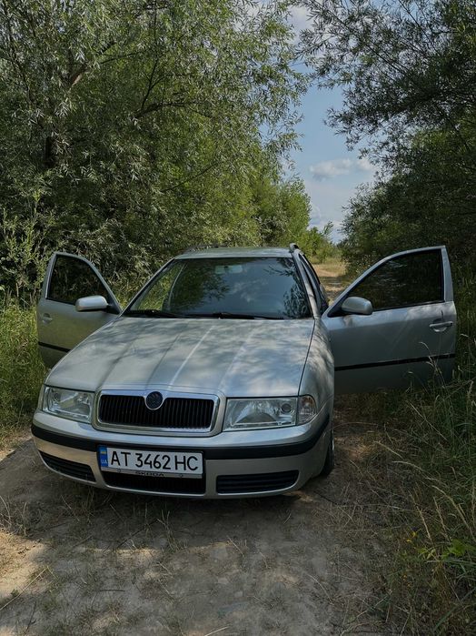 Подам автомобіль Skoda octavia tour