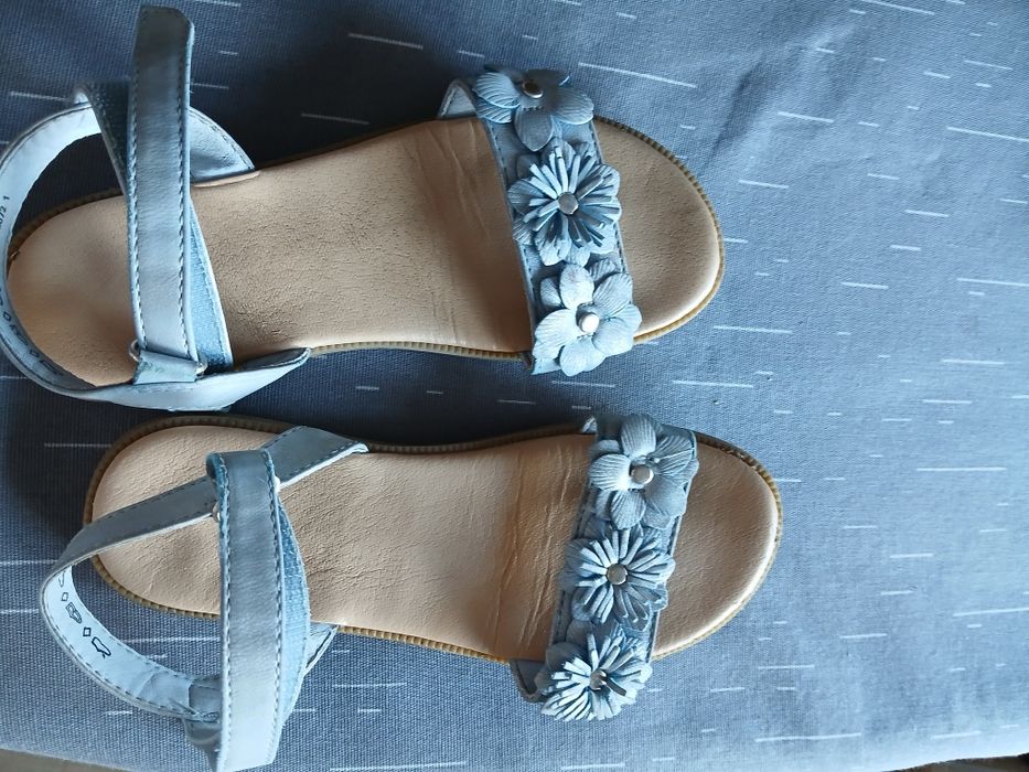 Piękne  sandałki dla dziewczynki  33