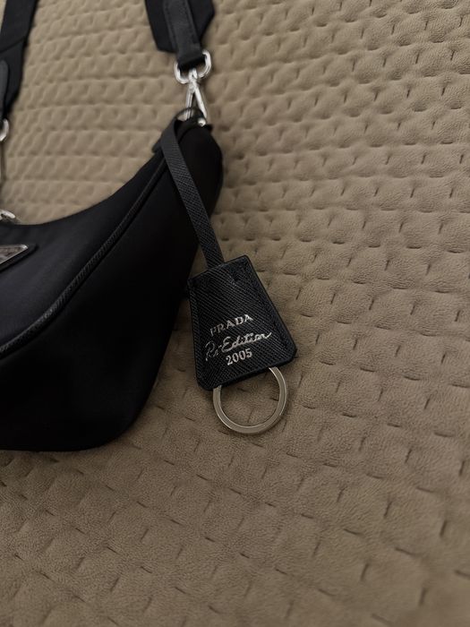 Оригінальна сумка Prada Re-Edition 2005