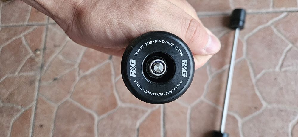 Escape Akrapovick e Sliders R&G Yamaha R7 MT07 Tracer 700
