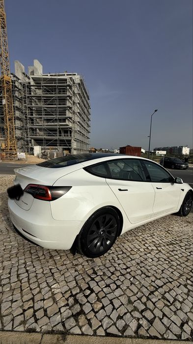 Tesla model 3 longe range