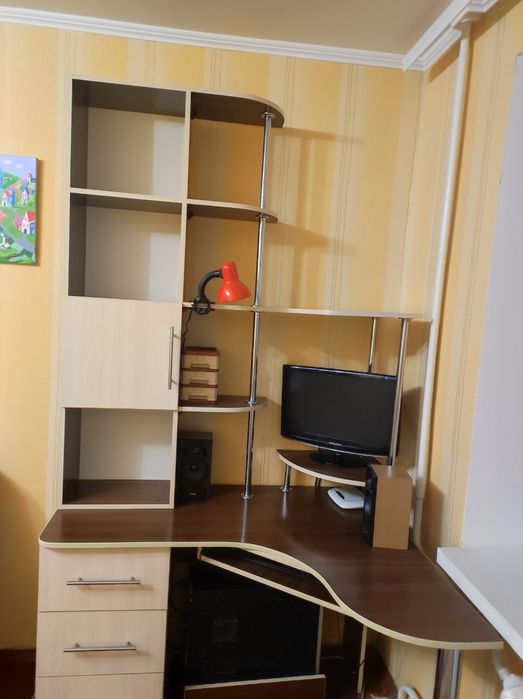 Комп'ютерний стіл б/у