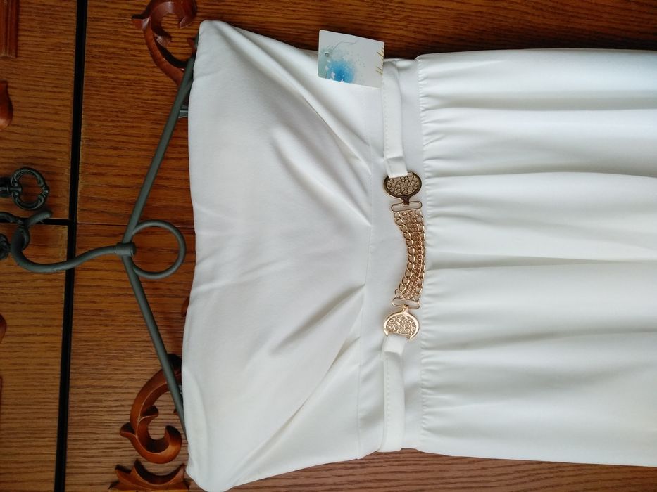 Платье новое, очень красиво смотрится. Нарядное.( размер на фото)