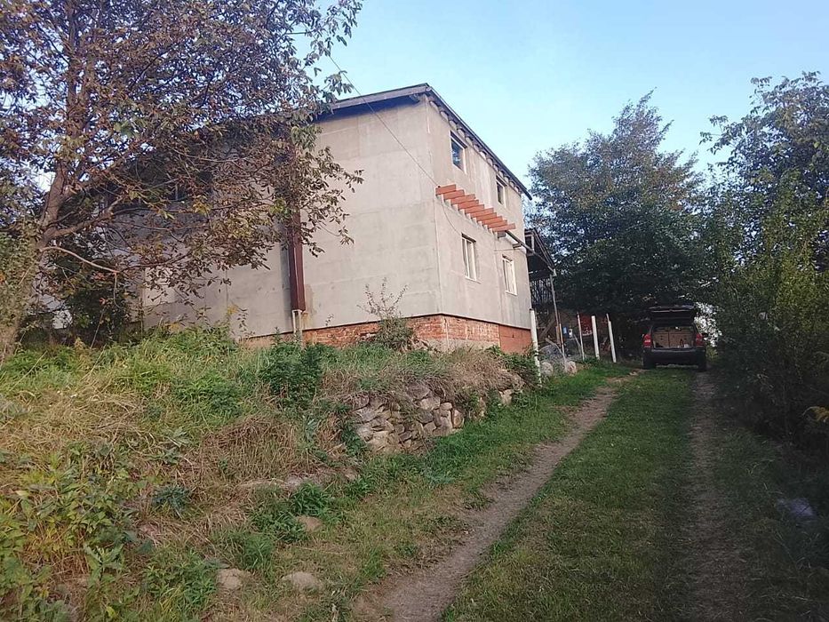 Земельна ділянка з будинком