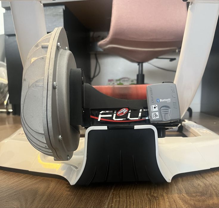 Rolo de Treinamento Elite Qubo Fluid + Acessórios