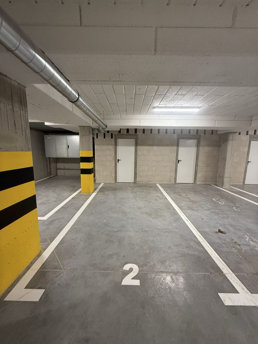 WYNAJEM miejsce postojowe z pomieszczeniem techn. os. Perseusza.