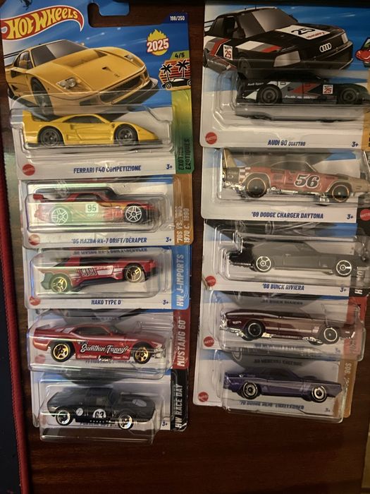 Машинки хотвілс (hotwheels)