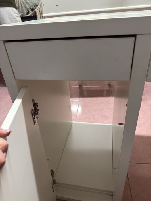 Białe biurko używane