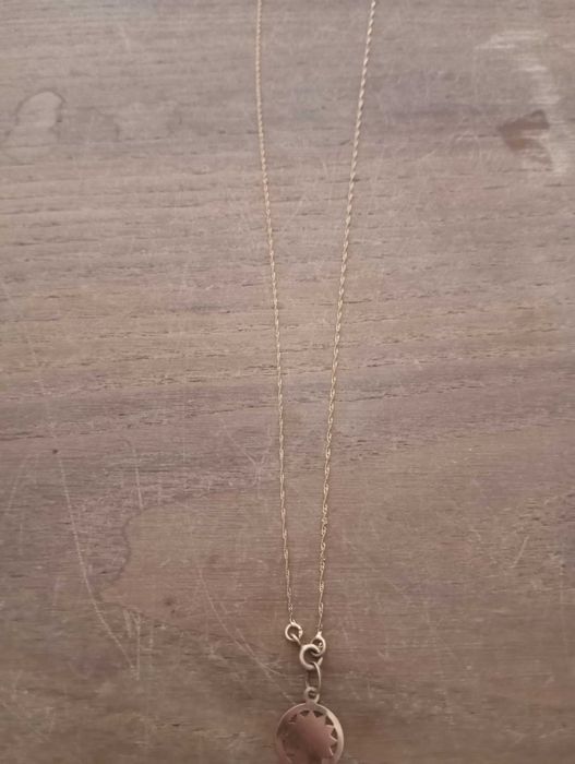 Corrente em ouro com pendente devidamente contrastada
