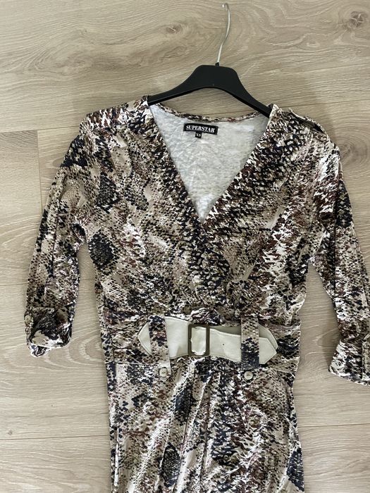 Sukienka ze wzore skory węża