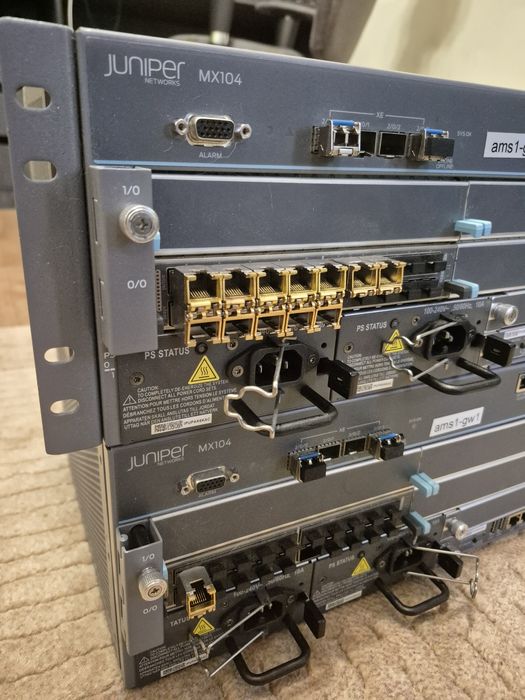 Маршрутизатор Juniper MX104 з двома AC блоками живлення