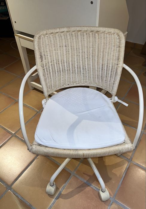 secretária + cadeira de rodas