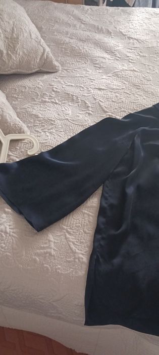 Blusa nova, seda,t.38. Azul Massimo Dutti.  Lindissima,
