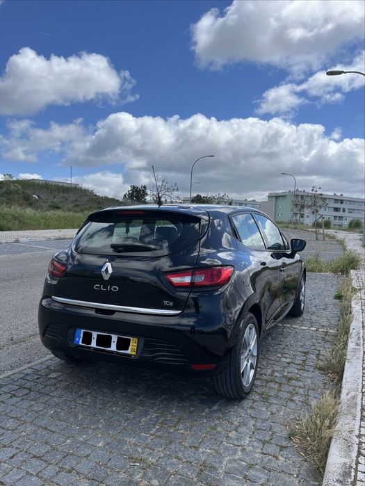 Renault Clio em ótimo estado com CarPlay