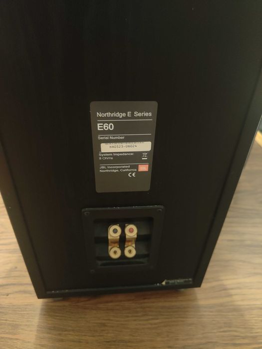 Kolumny głośnikowe JBL e60