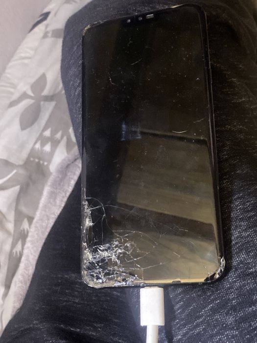 Продам LG v40 thinQ