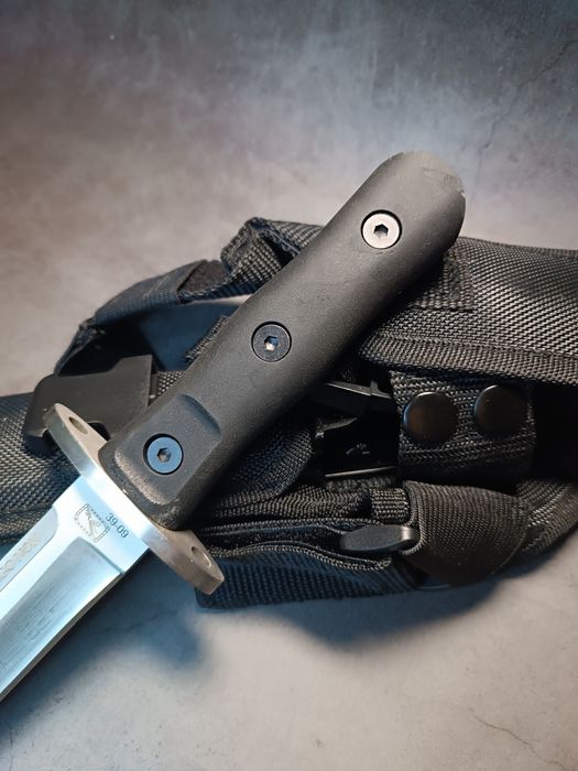 Ніж мілітарі тактичний Extrema Ratio 39-09 з кріпленням на ногу