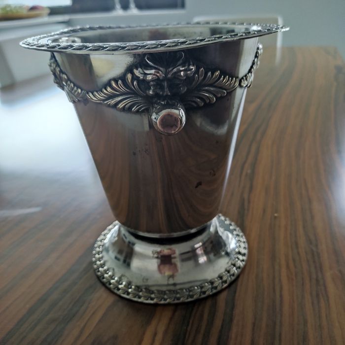 Balde de gelo em casquinha de prata