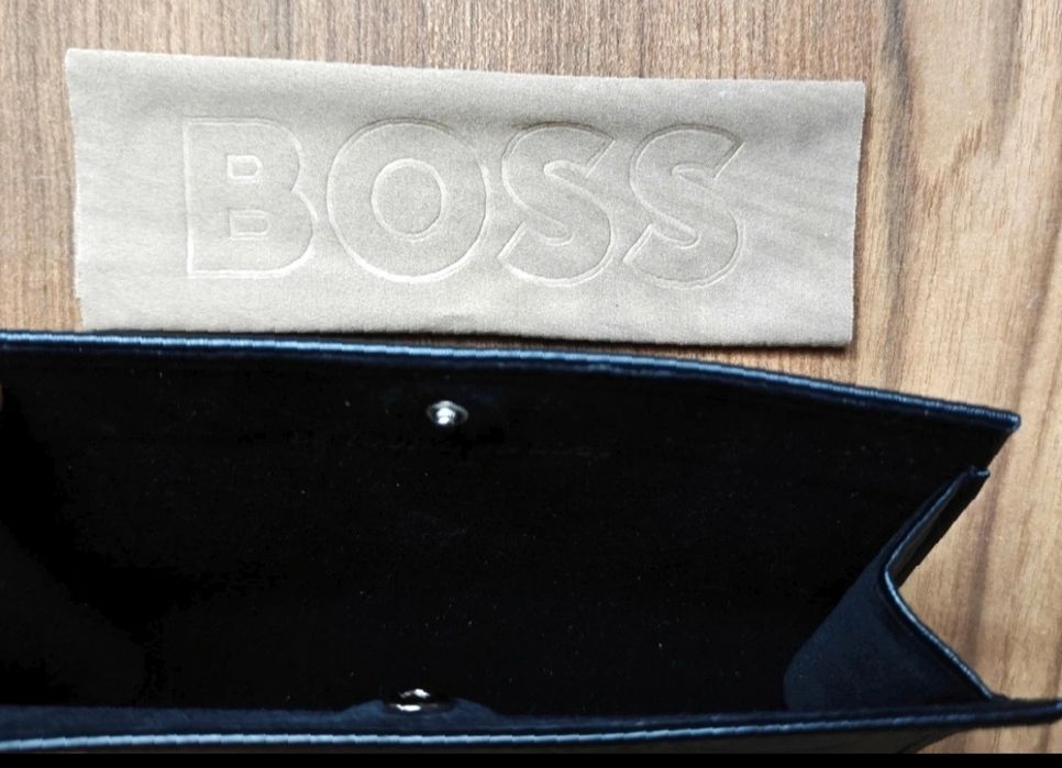 Nowy oryginalny etui na okulary Boss