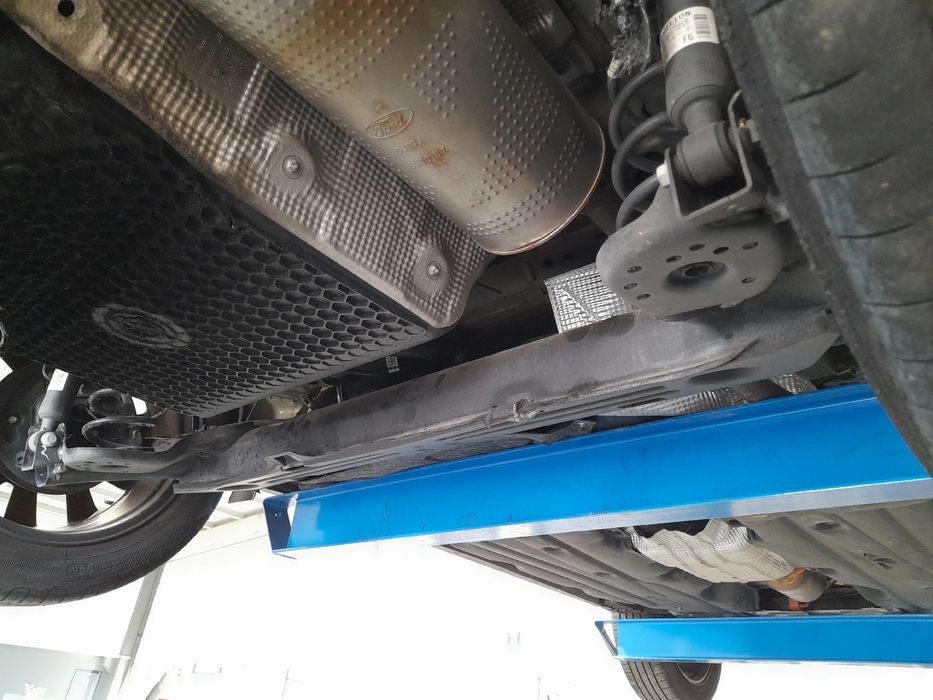 Eixo traseiro tambor FORD Puma (J2K, CF7)
